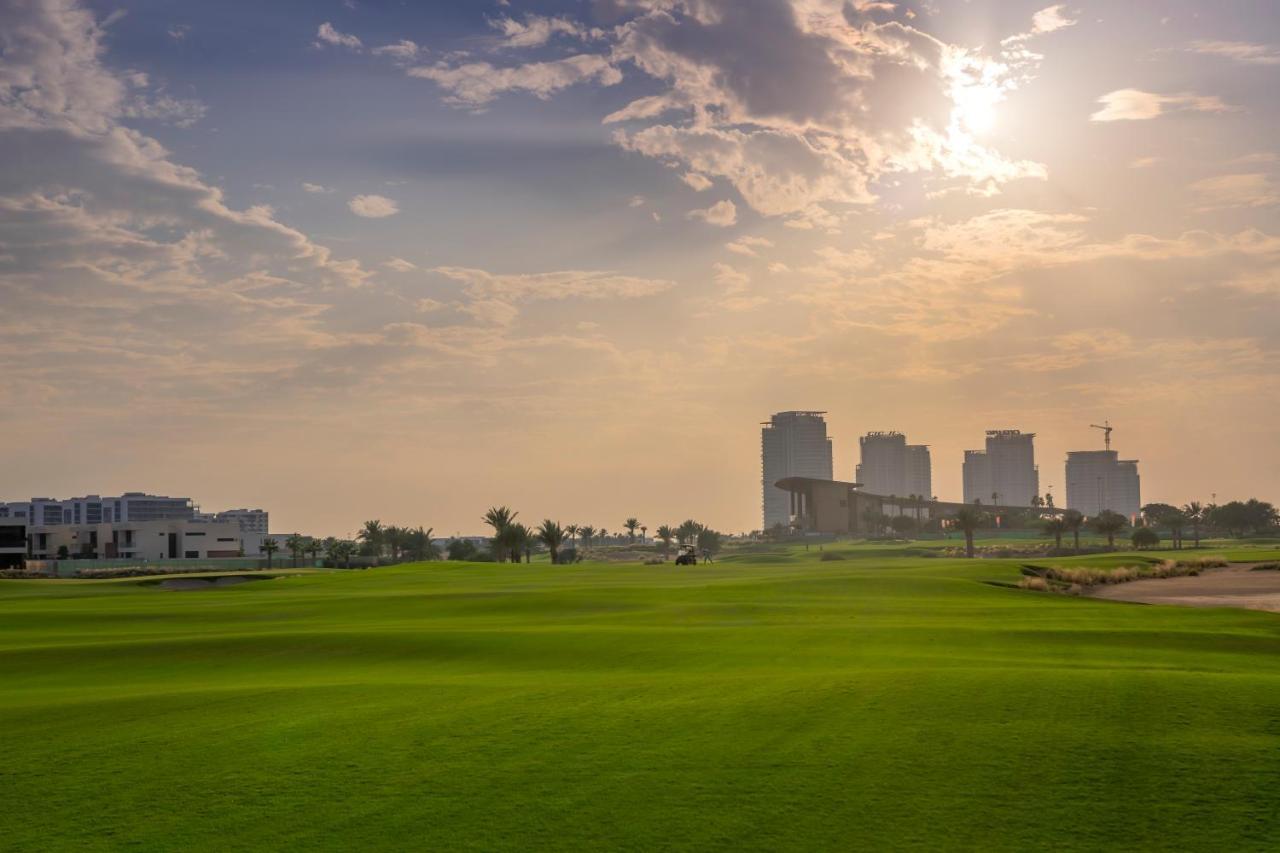 Radisson Dubai Damac Hills Hotel ภายนอก รูปภาพ