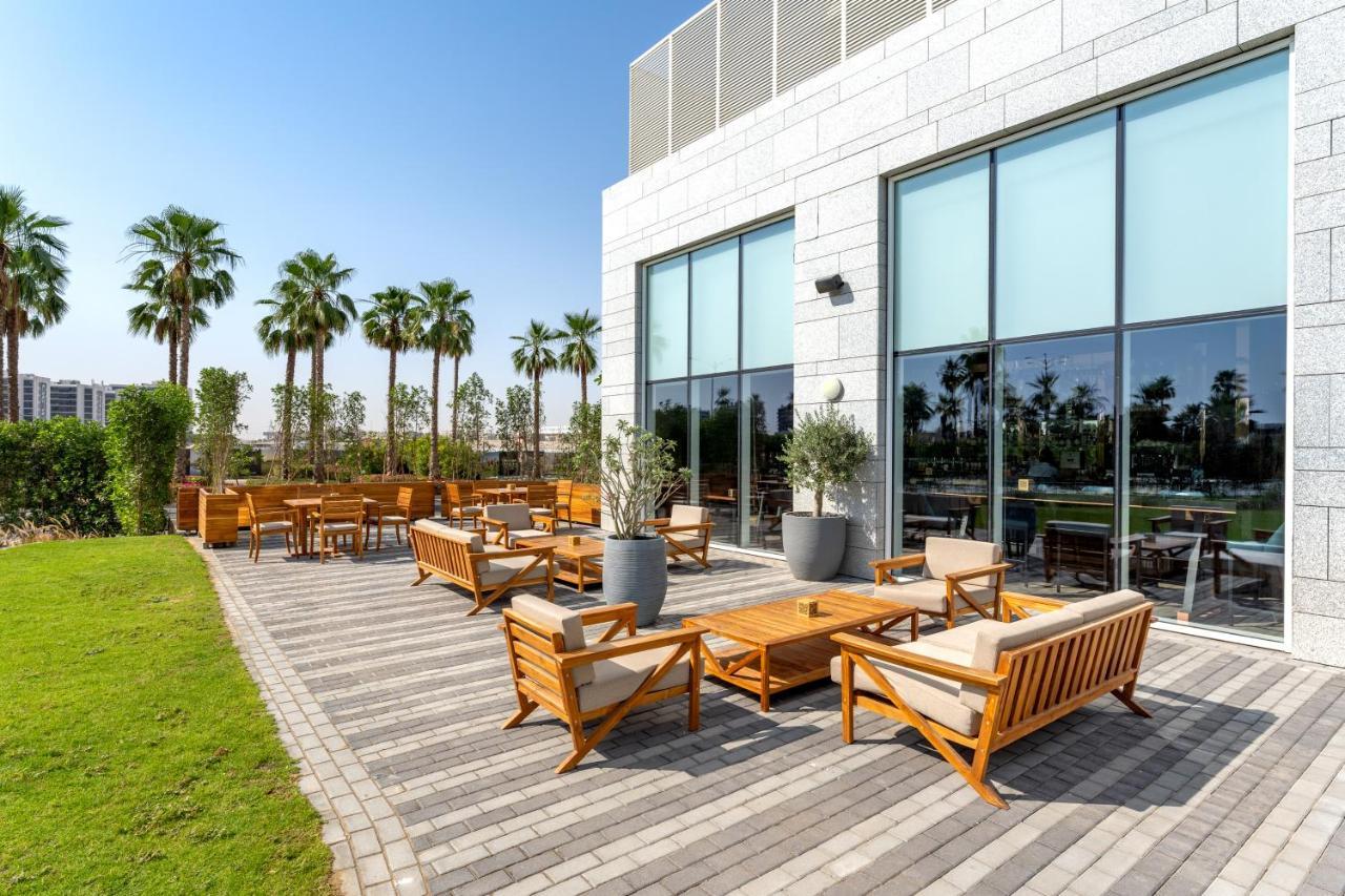 Radisson Dubai Damac Hills Hotel ภายนอก รูปภาพ