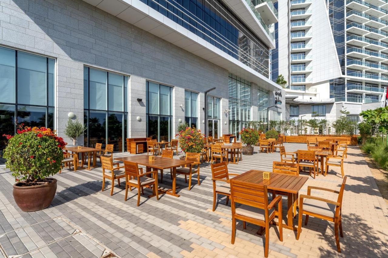 Radisson Dubai Damac Hills Hotel ภายนอก รูปภาพ