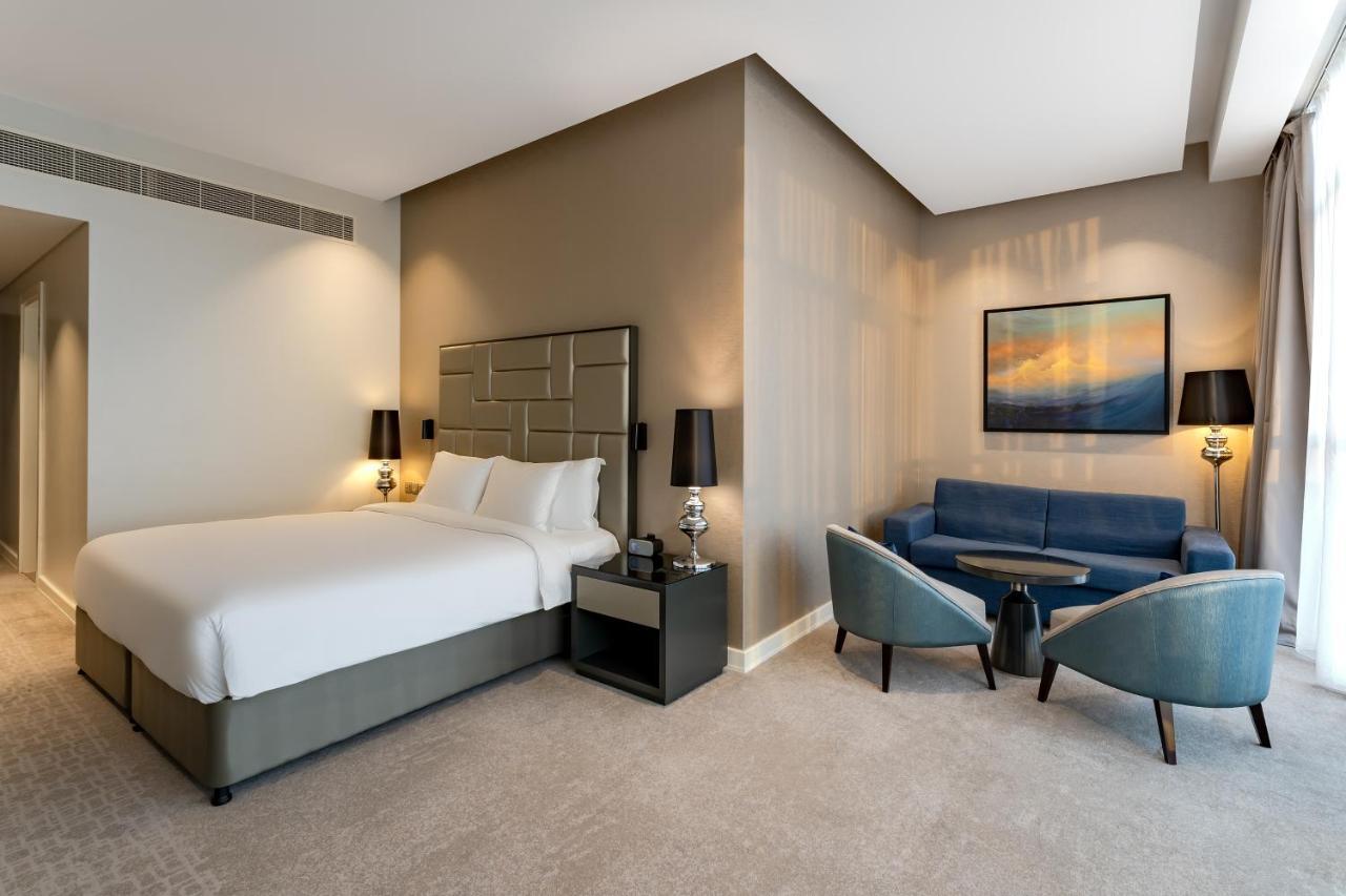 Radisson Dubai Damac Hills Hotel ภายนอก รูปภาพ