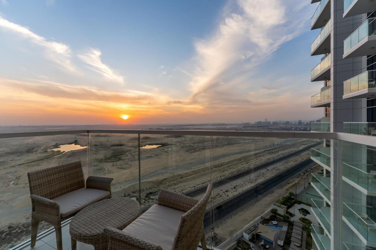 Radisson Dubai Damac Hills Hotel ภายนอก รูปภาพ