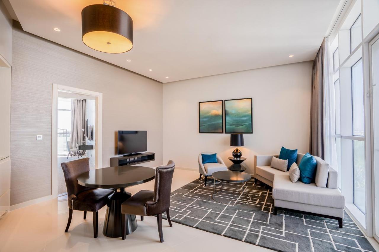Radisson Dubai Damac Hills Hotel ภายนอก รูปภาพ