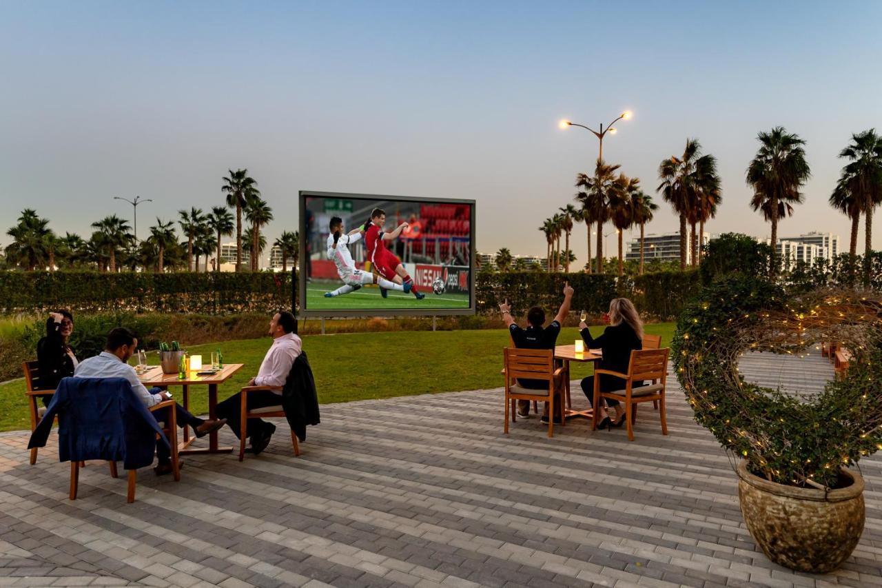 Radisson Dubai Damac Hills Hotel ภายนอก รูปภาพ