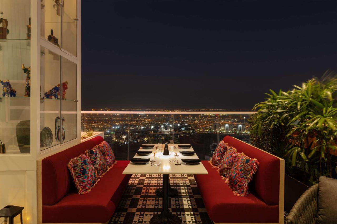 Radisson Dubai Damac Hills Hotel ภายนอก รูปภาพ