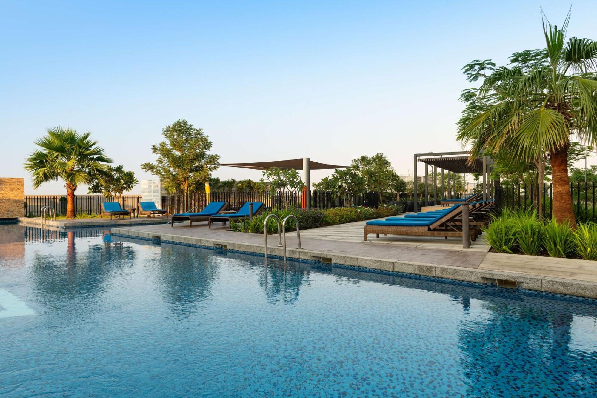 Radisson Dubai Damac Hills Hotel ภายนอก รูปภาพ