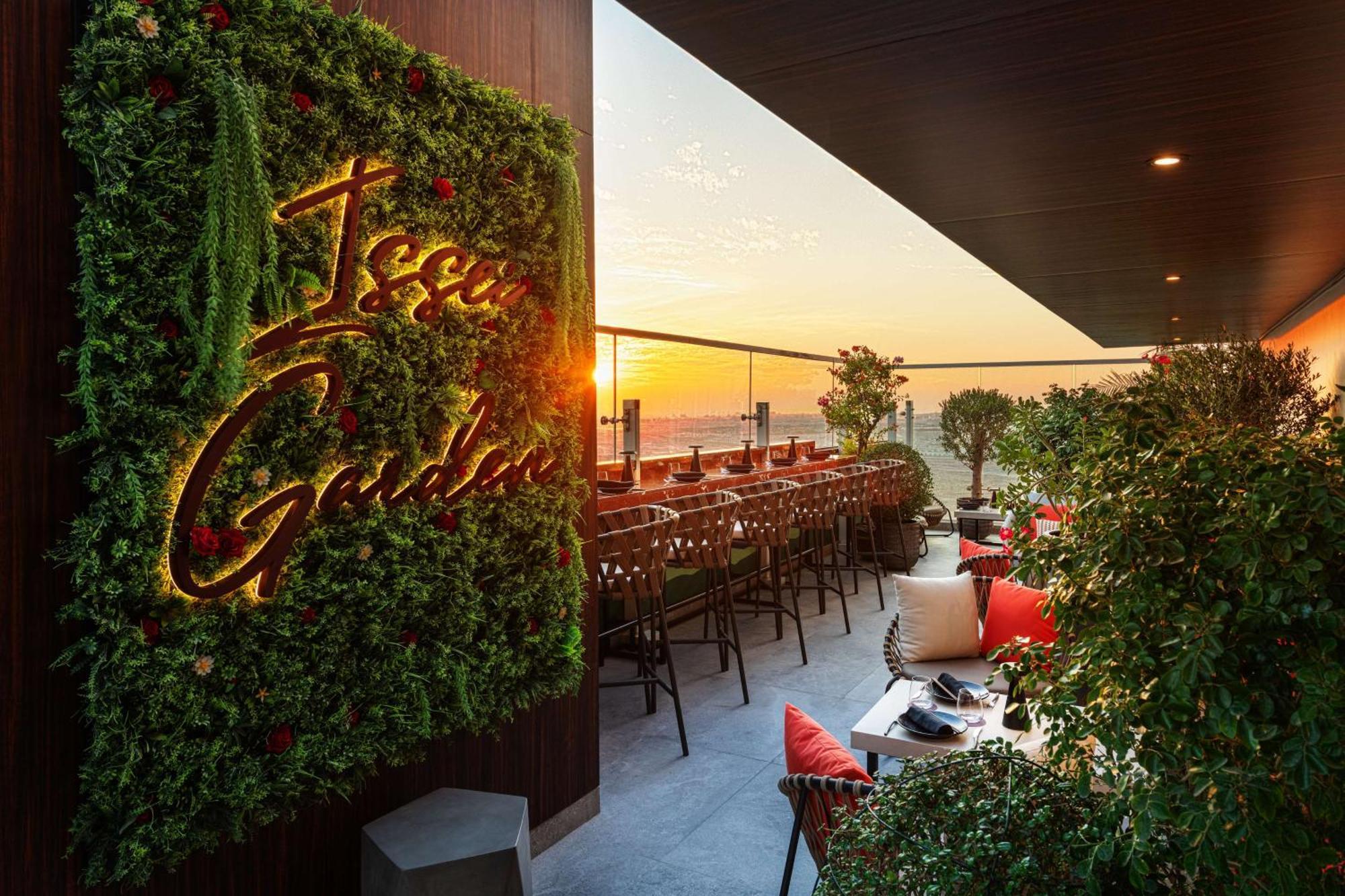 Radisson Dubai Damac Hills Hotel ภายนอก รูปภาพ