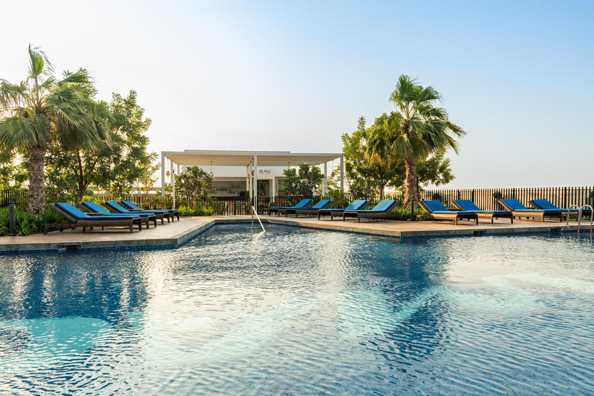 Radisson Dubai Damac Hills Hotel ภายนอก รูปภาพ