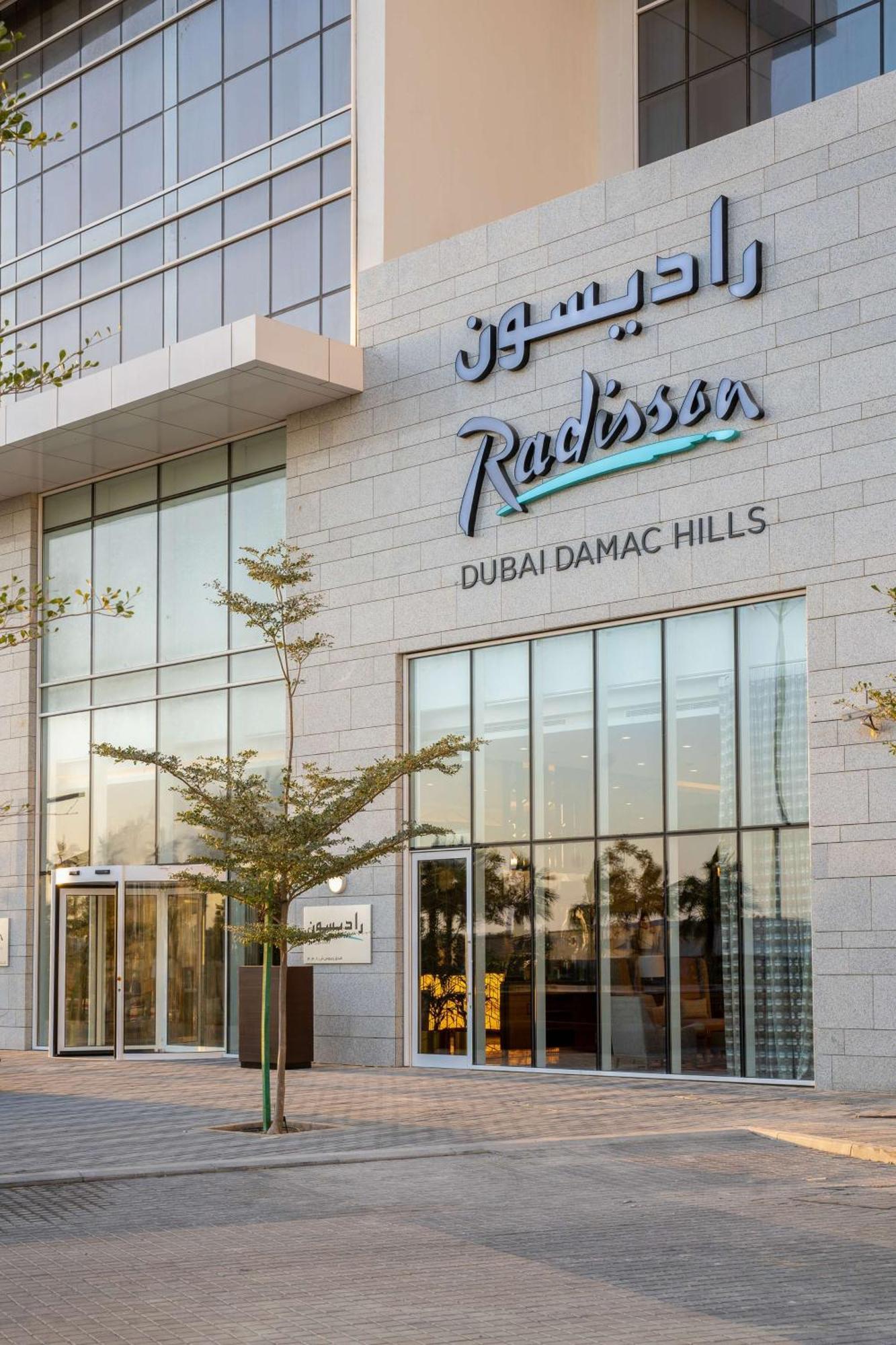 Radisson Dubai Damac Hills Hotel ภายนอก รูปภาพ