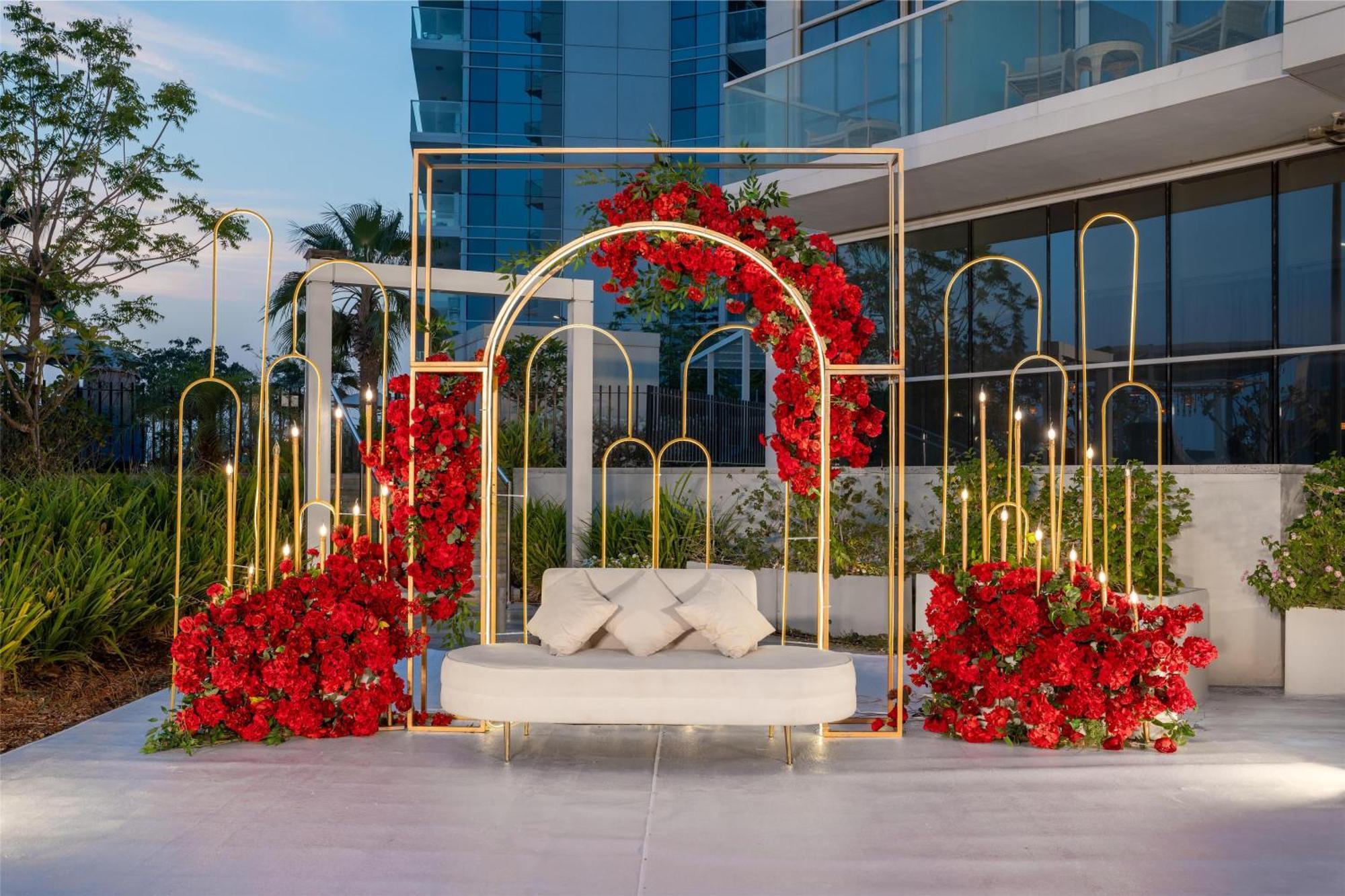 Radisson Dubai Damac Hills Hotel ภายนอก รูปภาพ